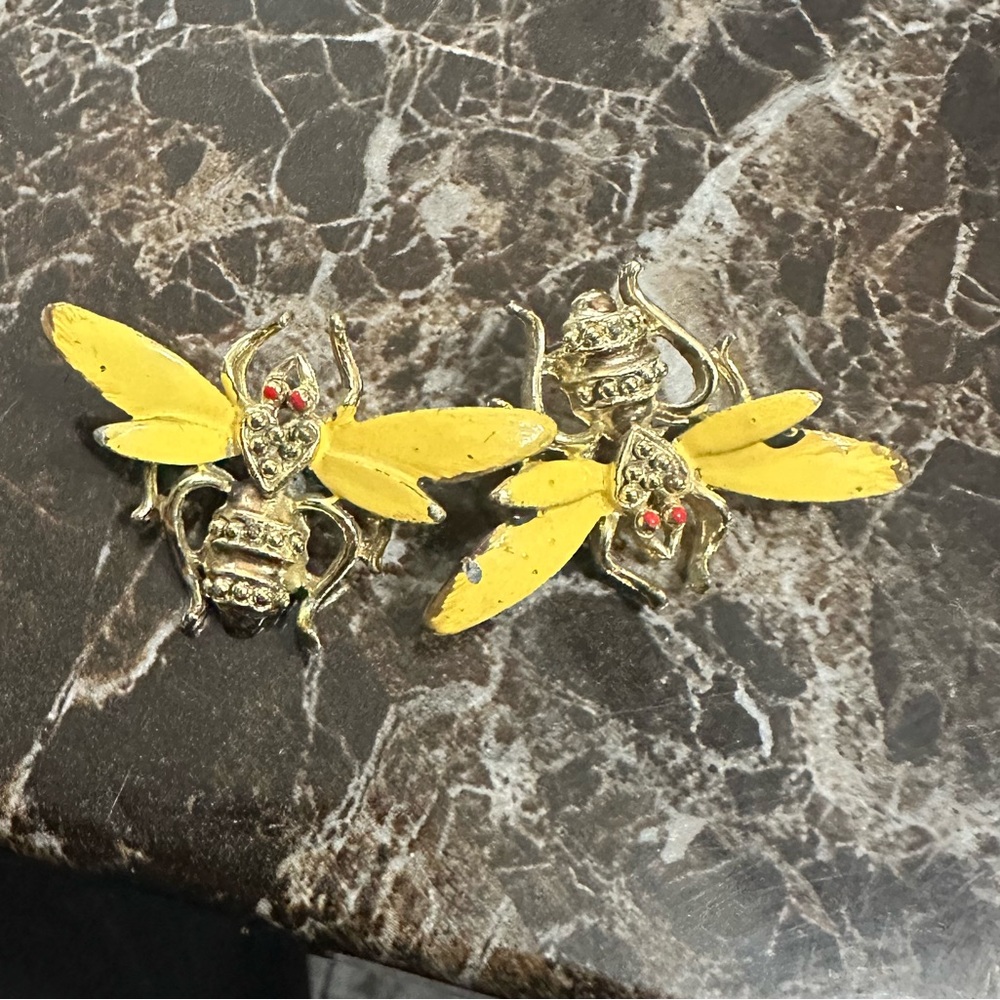 set of 2 vintage honey bee brooches
